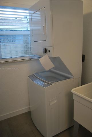 3621 NE 1st Ter, Oakland Park, FL 33334