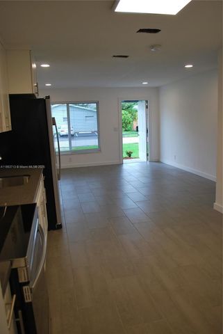 3621 NE 1st Ter, Oakland Park, FL 33334