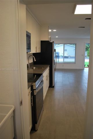 3621 NE 1st Ter, Oakland Park, FL 33334