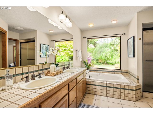 3011 Ne 156TH Ave, Portland, OR 97230