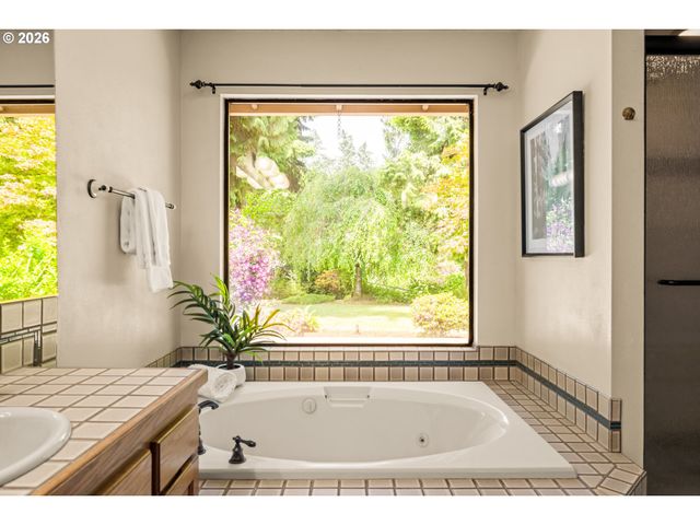 3011 Ne 156TH Ave, Portland, OR 97230