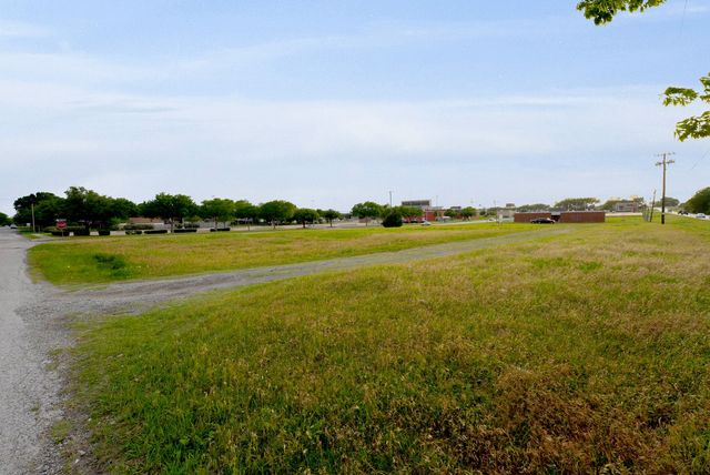 1607 E Scyene Road, Mesquite, TX 75149