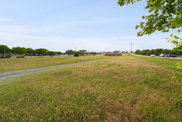 1607 E Scyene Road, Mesquite, TX 75149