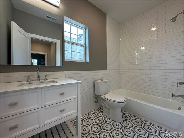 3229 Portis Avenue, St Louis, MO 63116