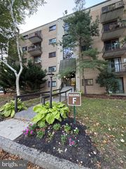 400 GLENDALE RD #23, Havertown, PA 19083