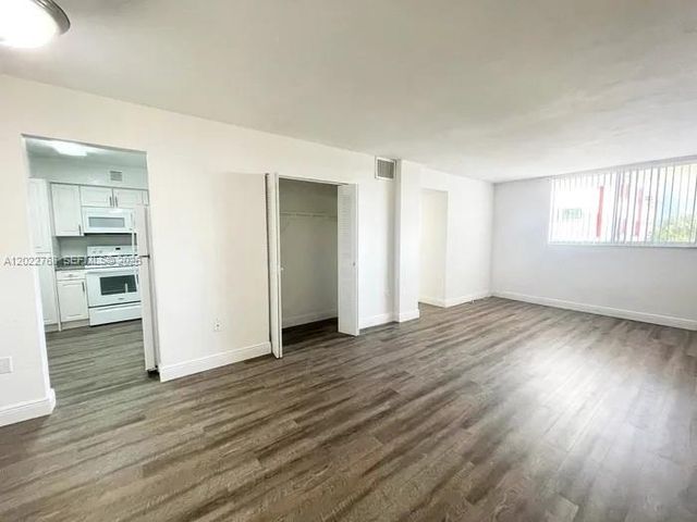 999 NE 167th St 521, North Miami Beach, FL 33162