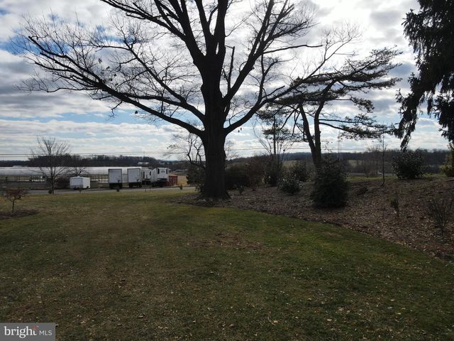 2361 LEABROOK RD, Lancaster, PA 17601