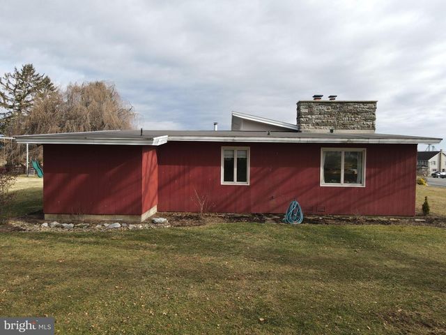 2361 LEABROOK RD, Lancaster, PA 17601