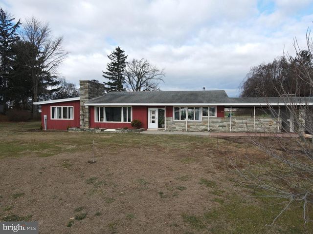 2361 LEABROOK RD, Lancaster, PA 17601