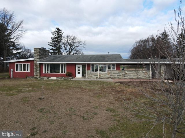 2361 LEABROOK RD, Lancaster, PA 17601