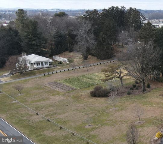 2361 LEABROOK RD, Lancaster, PA 17601