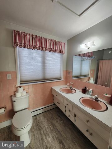 2361 LEABROOK RD, Lancaster, PA 17601