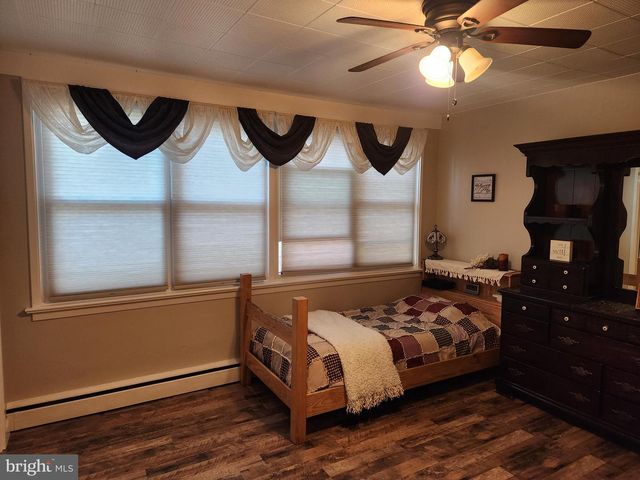 2361 LEABROOK RD, Lancaster, PA 17601