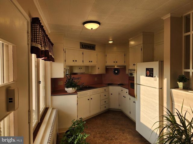 2361 LEABROOK RD, Lancaster, PA 17601