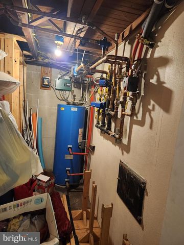 2361 LEABROOK RD, Lancaster, PA 17601