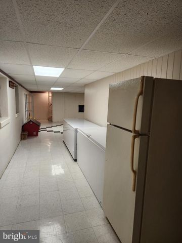 2361 LEABROOK RD, Lancaster, PA 17601