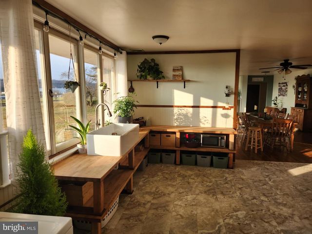 2361 LEABROOK RD, Lancaster, PA 17601