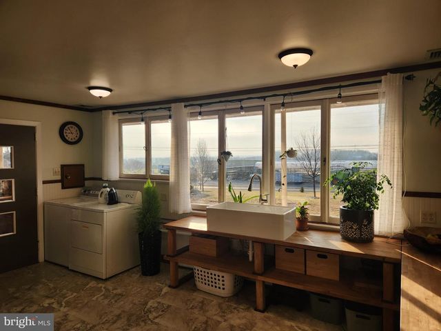 2361 LEABROOK RD, Lancaster, PA 17601