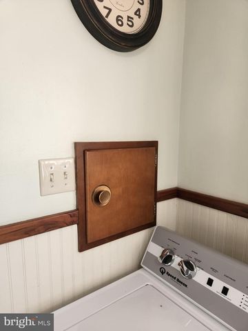 2361 LEABROOK RD, Lancaster, PA 17601