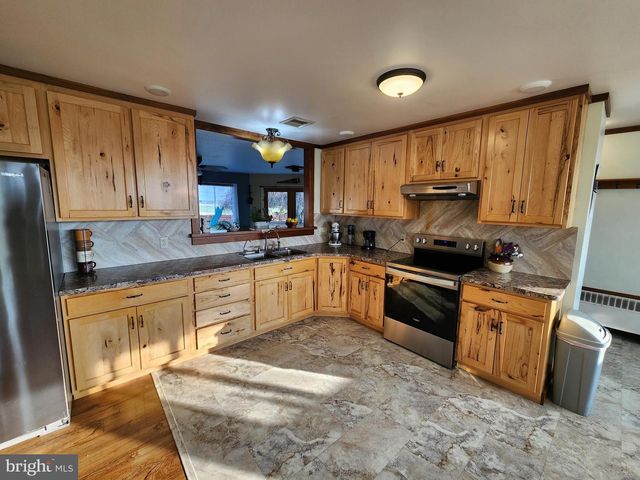 2361 LEABROOK RD, Lancaster, PA 17601