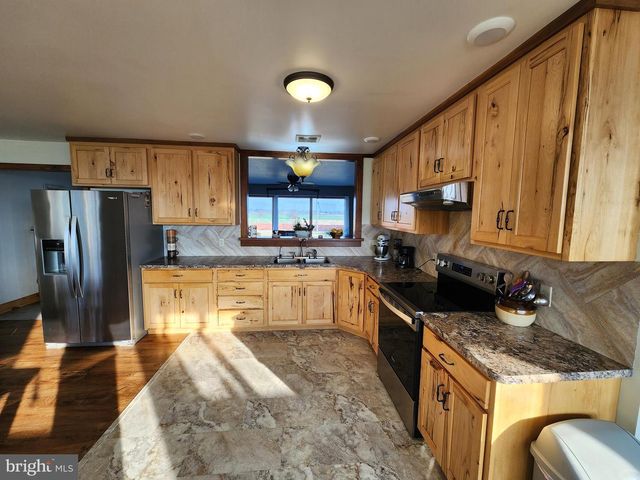 2361 LEABROOK RD, Lancaster, PA 17601