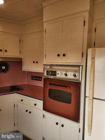 2361 LEABROOK RD, Lancaster, PA 17601