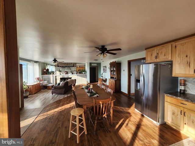 2361 LEABROOK RD, Lancaster, PA 17601