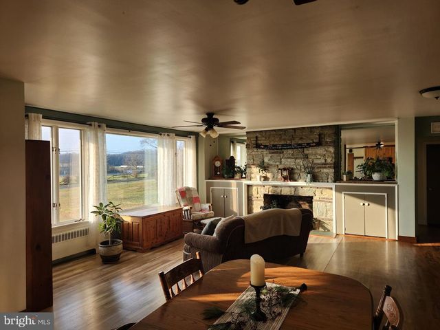 2361 LEABROOK RD, Lancaster, PA 17601