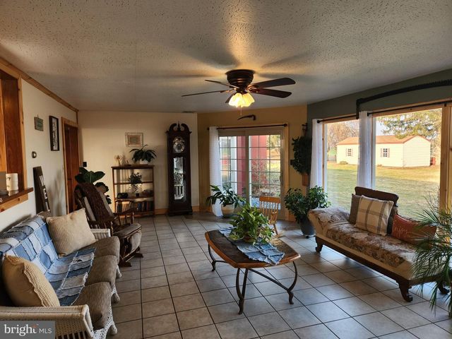 2361 LEABROOK RD, Lancaster, PA 17601