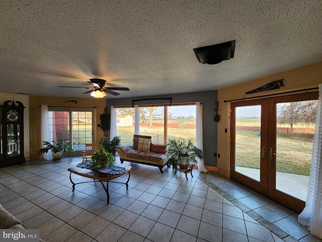 2361 LEABROOK RD, Lancaster, PA 17601