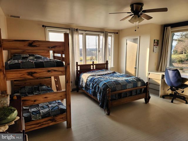 2361 LEABROOK RD, Lancaster, PA 17601