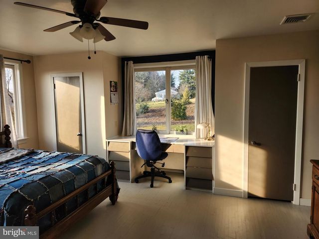 2361 LEABROOK RD, Lancaster, PA 17601