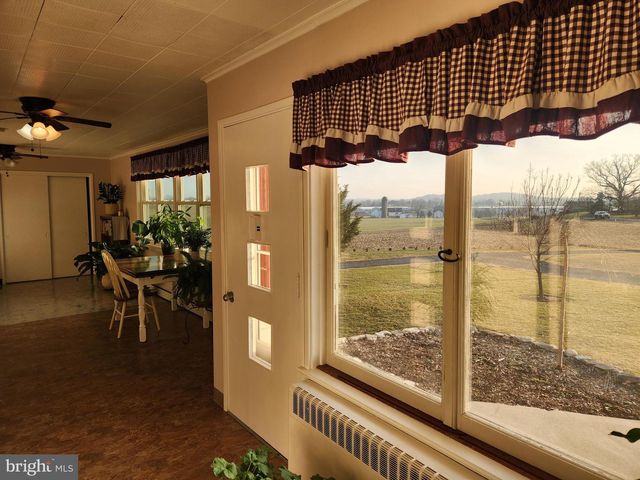 2361 LEABROOK RD, Lancaster, PA 17601