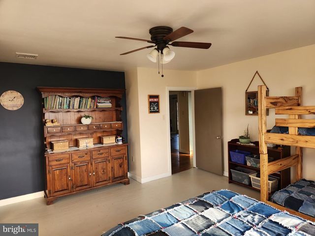 2361 LEABROOK RD, Lancaster, PA 17601