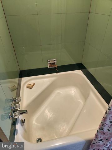 2361 LEABROOK RD, Lancaster, PA 17601