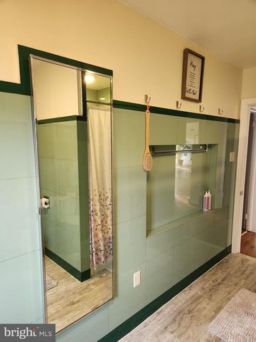 2361 LEABROOK RD, Lancaster, PA 17601