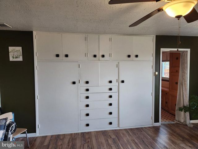 2361 LEABROOK RD, Lancaster, PA 17601