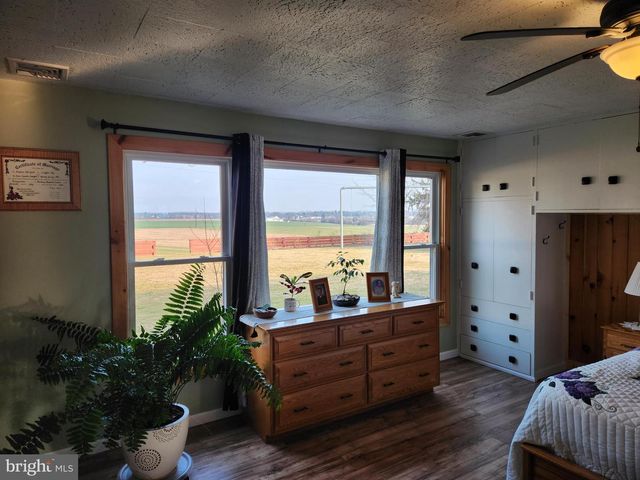 2361 LEABROOK RD, Lancaster, PA 17601