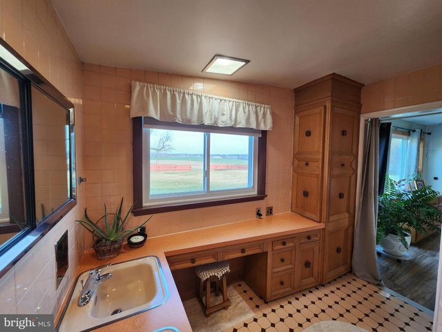 2361 LEABROOK RD, Lancaster, PA 17601