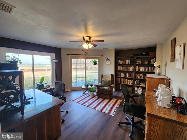 2361 LEABROOK RD, Lancaster, PA 17601