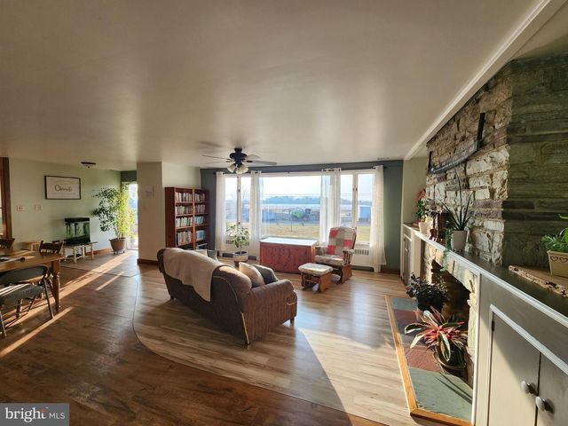 2361 LEABROOK RD, Lancaster, PA 17601