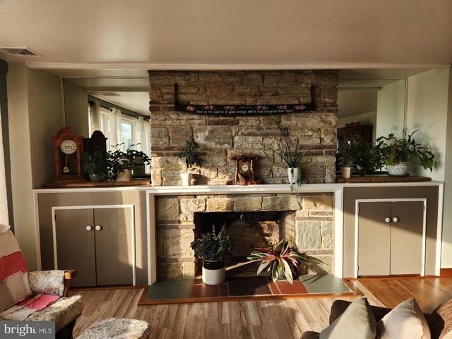 2361 LEABROOK RD, Lancaster, PA 17601