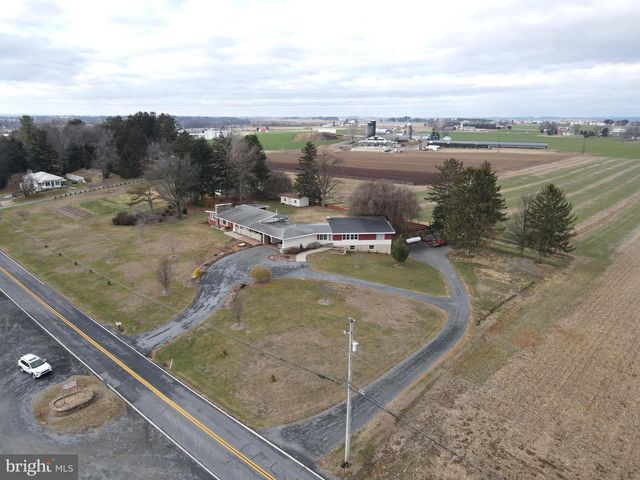 2361 LEABROOK RD, Lancaster, PA 17601