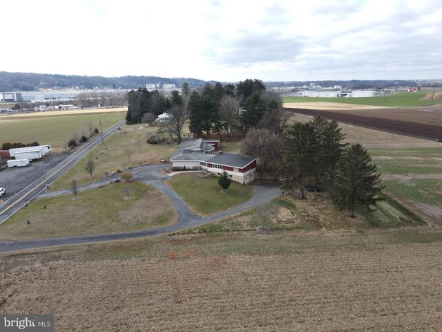 2361 LEABROOK RD, Lancaster, PA 17601