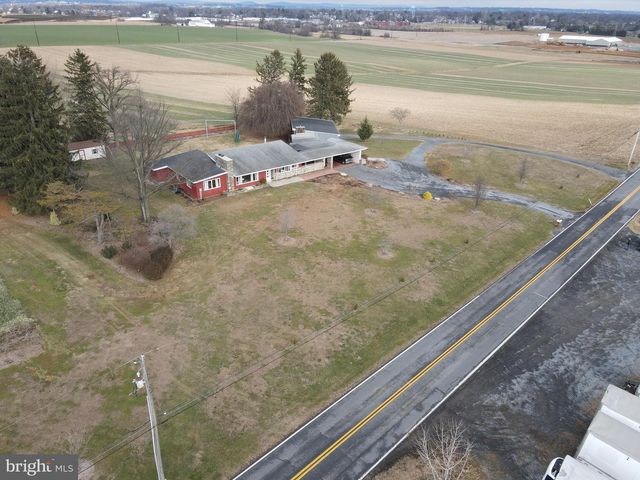 2361 LEABROOK RD, Lancaster, PA 17601