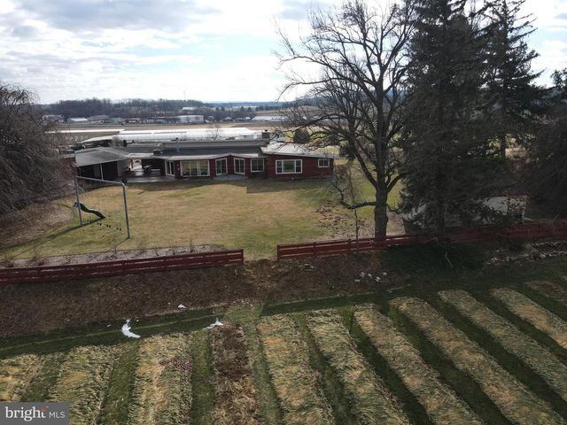 2361 LEABROOK RD, Lancaster, PA 17601