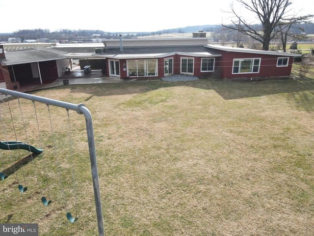 2361 LEABROOK RD, Lancaster, PA 17601