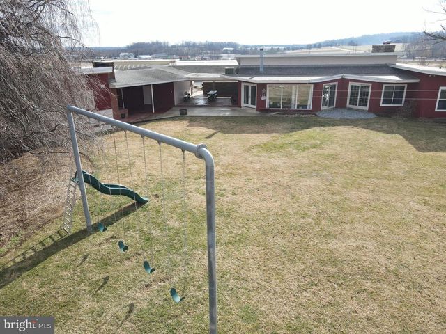 2361 LEABROOK RD, Lancaster, PA 17601