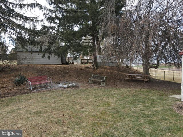 2361 LEABROOK RD, Lancaster, PA 17601