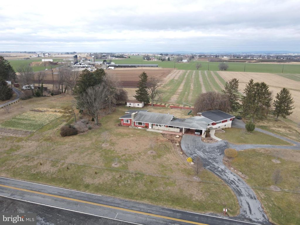 2361 LEABROOK RD, Lancaster, PA 17601